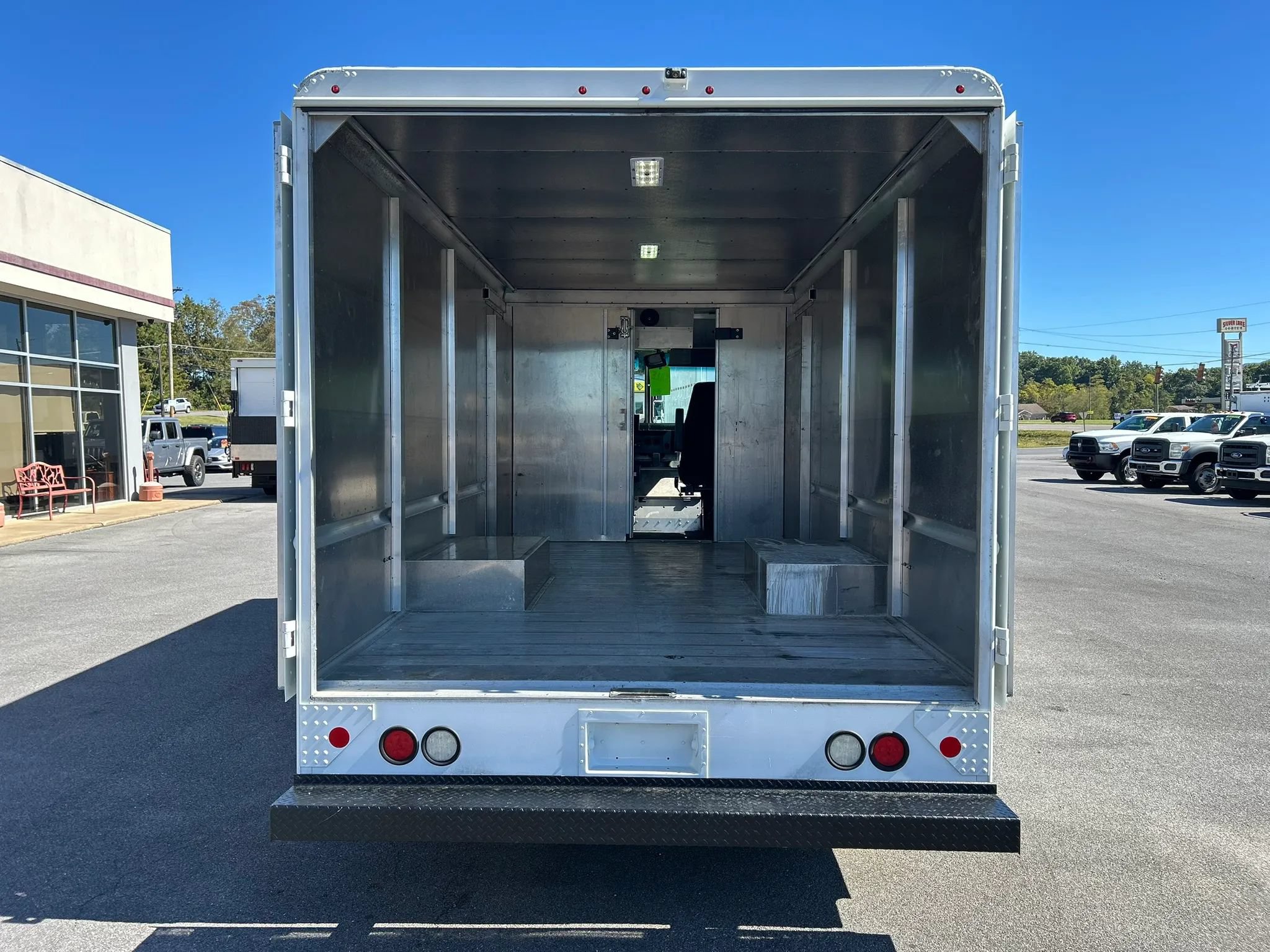 Used 2017 Ford E-350 and Econoline 350 Super Duty w/ A/C Prep Package RWD image 19