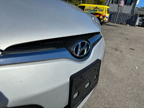Used 2015 Hyundai Veloster image 5
