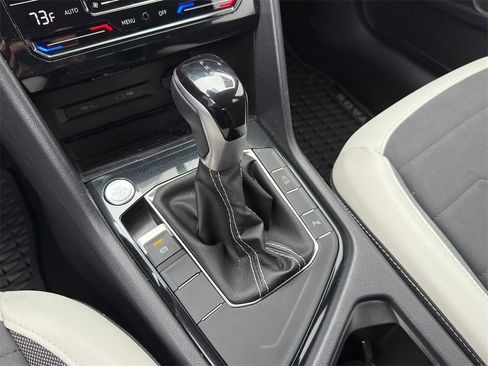 New 2025 Volkswagen Taos SE image 16