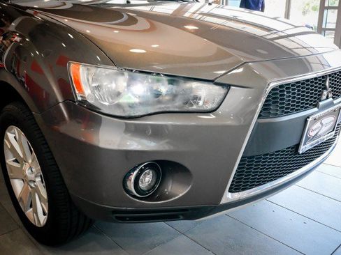 Used 2010 Mitsubishi Outlander SE AWD/4WD image 10