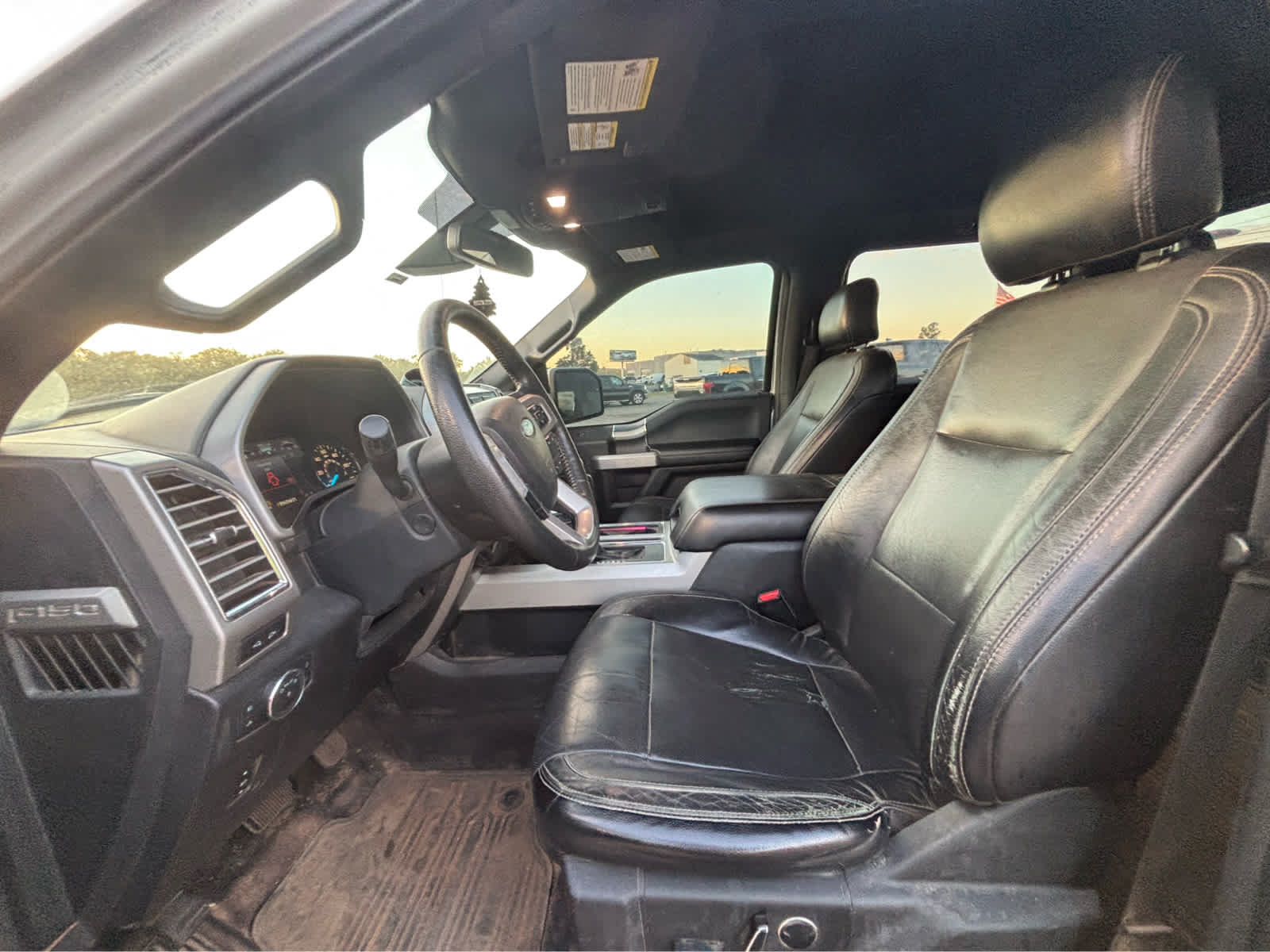 Used 2015 Ford F150 Lariat w/ Equipment Group 502A Luxury AWD/4WD image 3