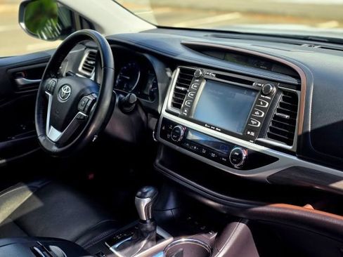 Used 2019 Toyota Highlander Limited Platinum AWD/4WD image 19