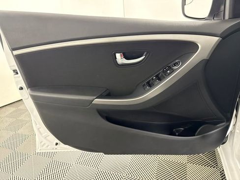 Used 2017 Hyundai Elantra GT image 25