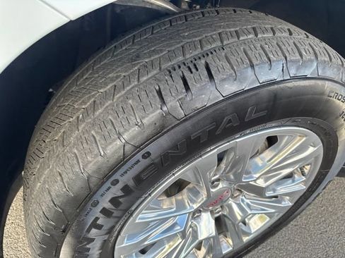 Used 2025 GMC Yukon Denali AWD/4WD image 47
