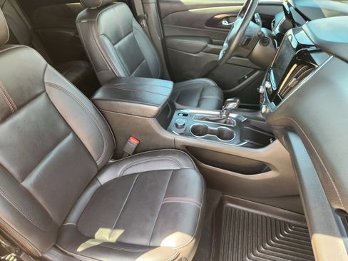 Used 2022 Chevrolet Traverse RS FWD image 15