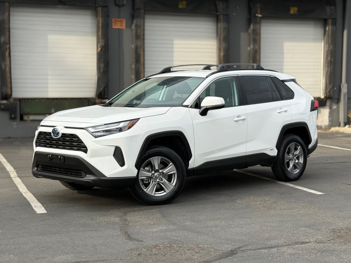 Used 2024 Toyota RAV4 XLE AWD/4WD image 8