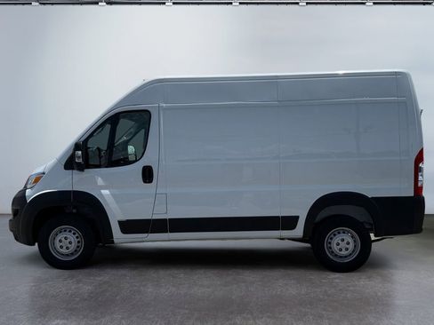 Used 2025 RAM ProMaster 2500 w/ Convenience Group FWD image 6