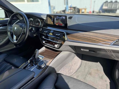 Used 2018 BMW 530i w/ Premium Package image 20