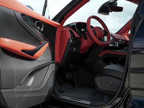 New 2026 Aston Martin DBX 707 image 11