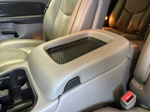 Used 2003 GMC Yukon XL SLT w/ 1SD Preferred Equipment Group AWD/4WD image 30