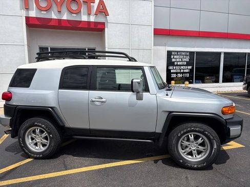 Used 2007 Toyota FJ Cruiser 4WD image 2