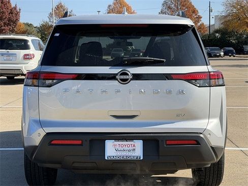 Used 2024 Nissan Pathfinder SV image 5