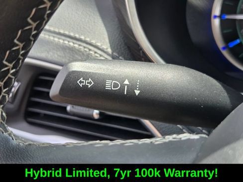 Used 2023 Chrysler Pacifica Limited FWD image 31