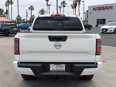 New 2025 Nissan Frontier SV w/ SV Convenience Package image 4