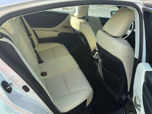 Used 2022 Lexus ES 350 w/ Premium Package FWD image 12