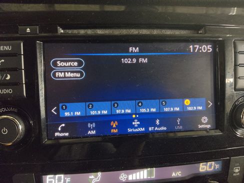 Used 2020 Nissan Rogue SV FWD image 25