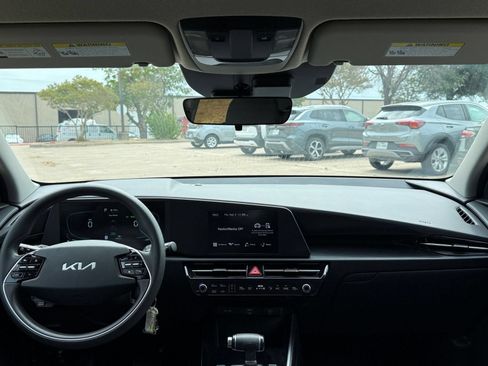 Used 2026 Kia Niro LX FWD image 33