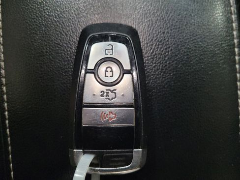 Used 2020 Ford Fusion SE AWD/4WD image 32