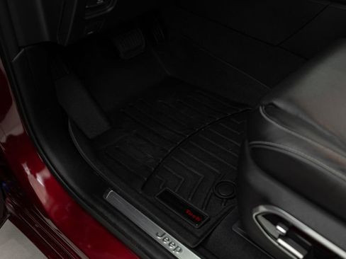 Used 2023 Jeep Grand Cherokee Overland w/ Advanced Protech Group III image 34