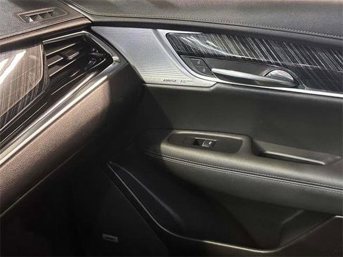 Used 2025 Cadillac XT6 Premium Luxury image 24