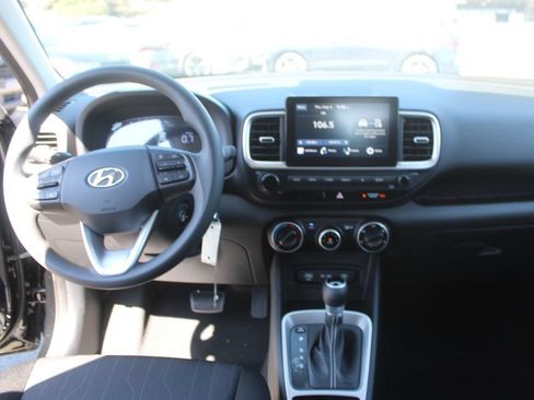 New 2026 Hyundai Venue SE FWD image 16