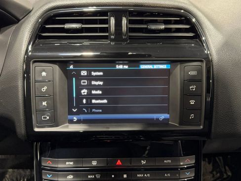 Used 2018 Jaguar XE Premium image 29