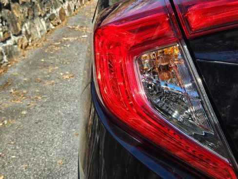 Used 2017 Honda Civic EX-L image 24