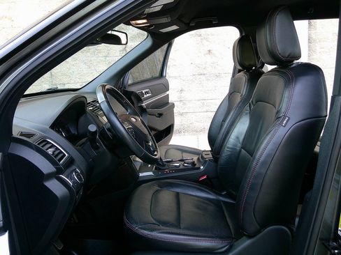 Used 2018 Ford Explorer Sport w/ Ford Safe & Smart Package AWD/4WD image 9