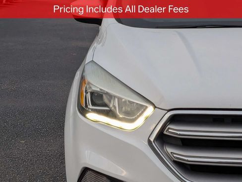 Used 2017 Ford Escape SE w/ Equipment Group 201A FWD image 10