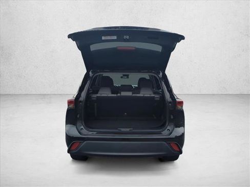 Certified 2024 Toyota Highlander LE image 6