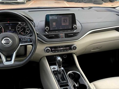 Used 2020 Nissan Altima 2.5 SV image 6