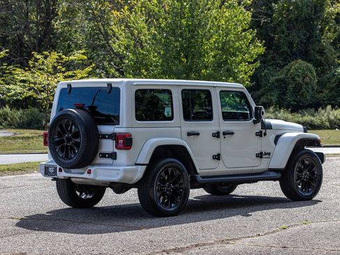 Used 2020 Jeep Wrangler Unlimited Sahara AWD/4WD image 4