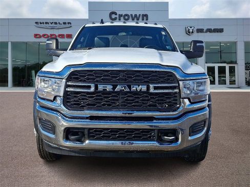 Used 2024 RAM 5500 Tradesman w/ Chrome Appearance Group image 2