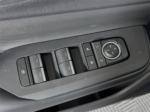 Certified 2025 Toyota Prius Plug-In Hybrid image 22