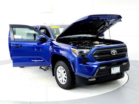 Certified 2024 Toyota Tacoma SR5 image 9