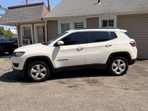 Used 2020 Jeep Compass Latitude w/ Cold Weather Group AWD/4WD image 3