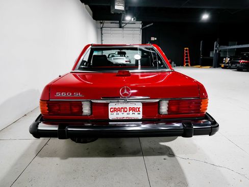 Used 1987 Mercedes-Benz 560 SL image 4