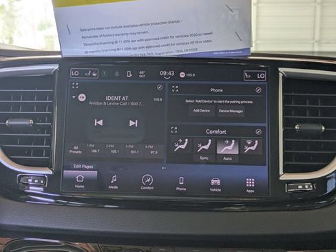 Used 2024 Chrysler Pacifica Touring-L FWD image 18