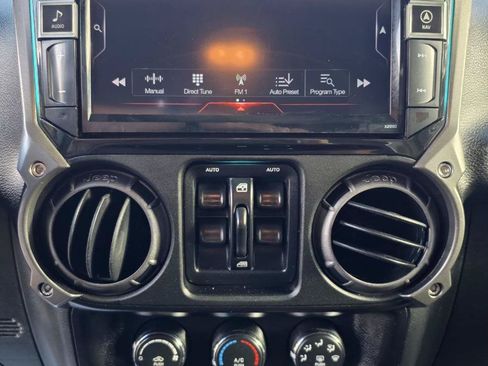 Used 2015 Jeep Wrangler Unlimited Sport AWD/4WD image 33