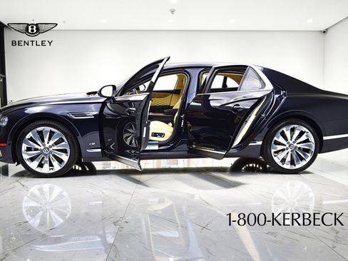 Used 2022 Bentley Flying Spur V8 AWD/4WD image 4
