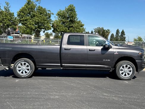 New 2026 RAM 2500 Laramie AWD/4WD image 2