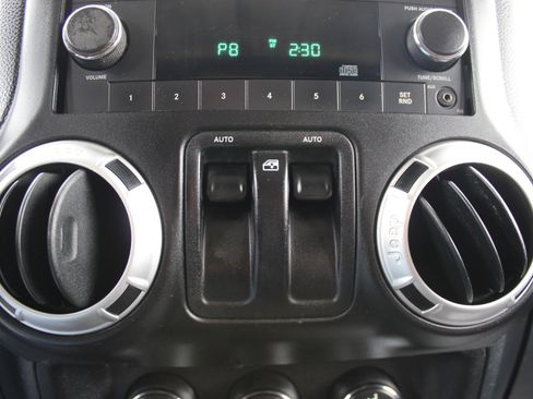 Used 2011 Jeep Wrangler Sahara w/ Connectivity Group AWD/4WD image 24