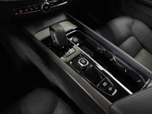 Certified 2025 Volvo XC60 B5 Plus AWD/4WD image 30