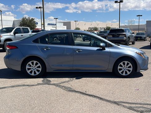 Used 2022 Toyota Corolla LE image 9