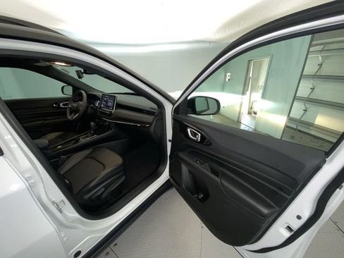 Used 2024 Jeep Compass Latitude w/ Altitude Special Edition AWD/4WD image 23