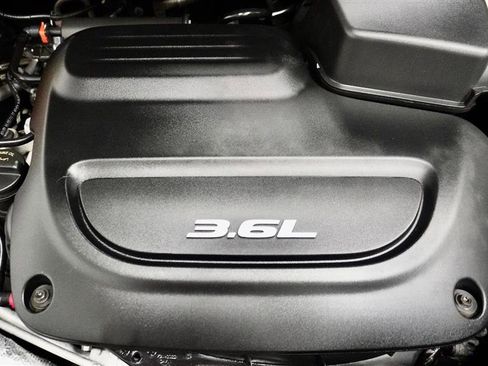 Used 2017 Chrysler Pacifica Touring-L Plus image 35