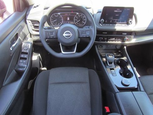 Used 2024 Nissan Rogue SV AWD/4WD image 19