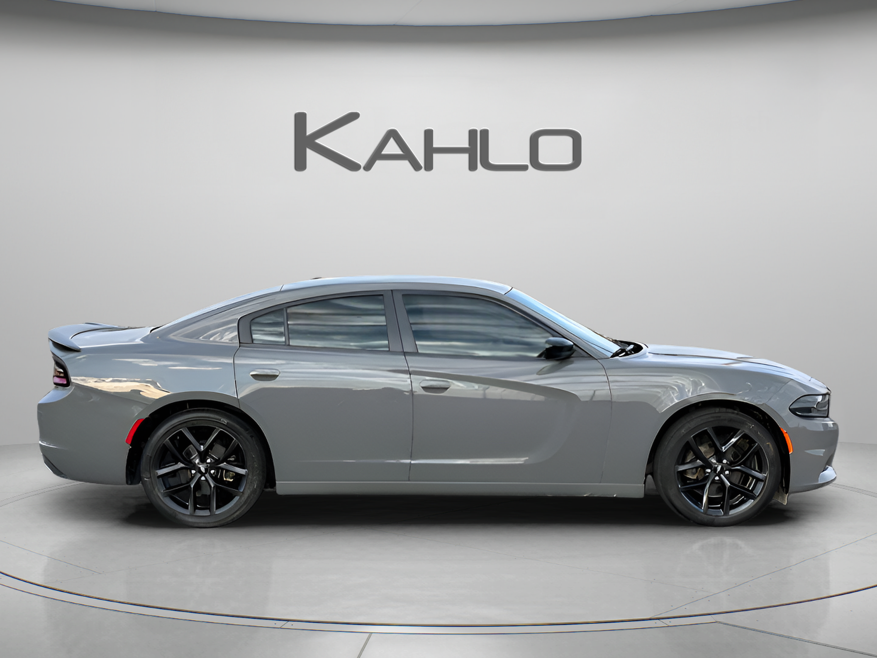Used 2019 Dodge Charger SXT w/ Blacktop Package RWD image 5