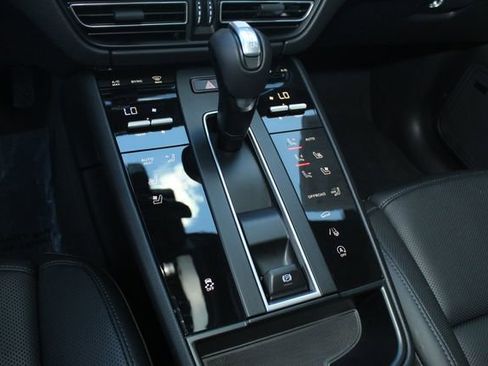 Certified 2026 Porsche Macan Base image 17