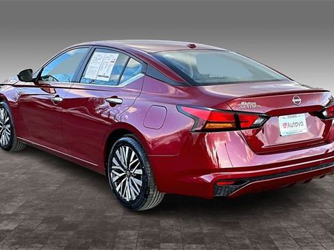 Used 2024 Nissan Altima 2.5 SV image 4